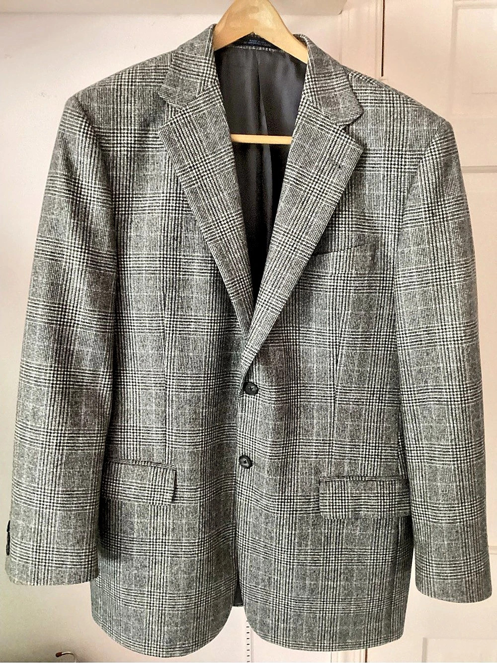 Men's Plaid Blazer in Gray & Black Like New